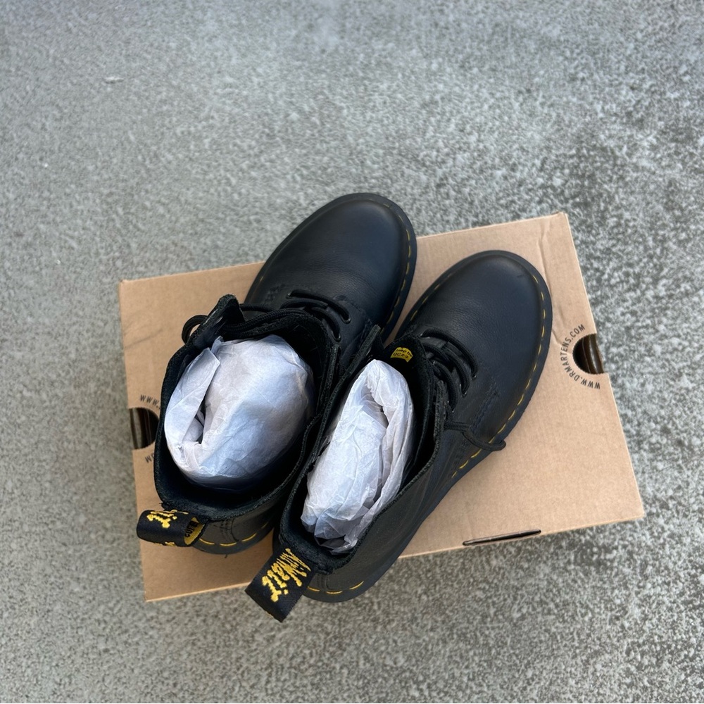 Dr. Marten 1460 Pascal Virginia Leather Lace Up Boots - Picture 2 of 6